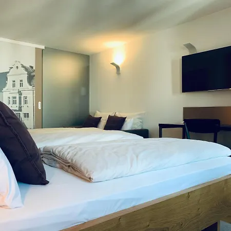 ホテル Stadthotel Kachelofen クルムバハ