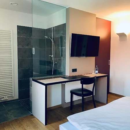 Stadthotel Kachelofen 3* クルムバハ