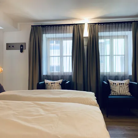 Stadthotel Kachelofen クルムバハ