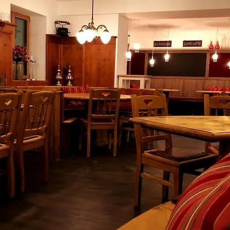 Stadthotel Kachelofen 3* クルムバハ