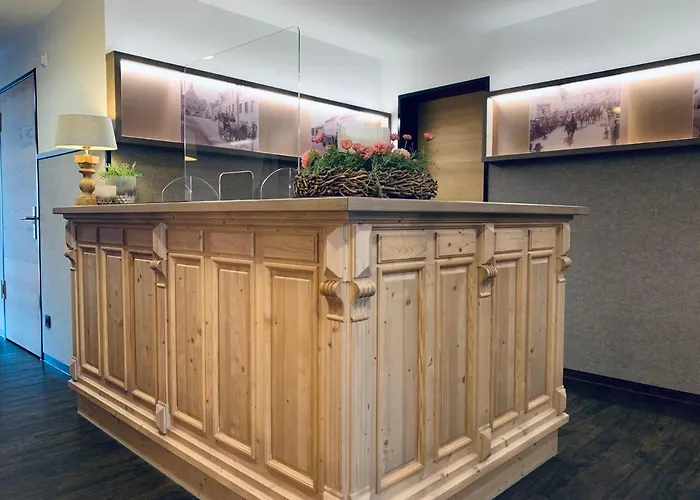 ホテル Stadthotel Kachelofen クルムバハ
