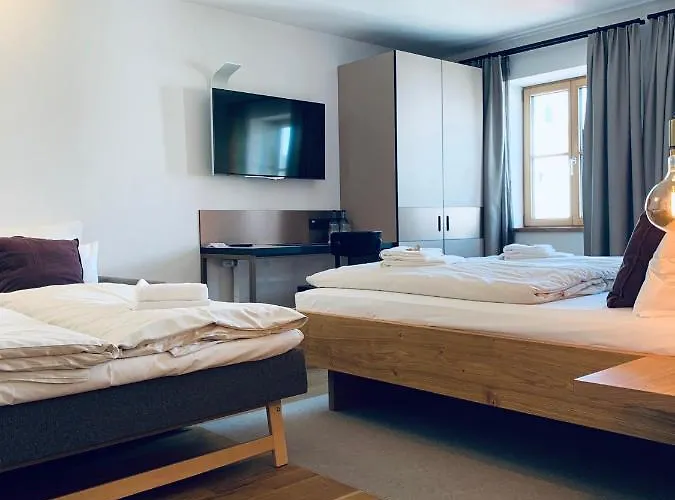 Stadthotel Kachelofen 3* クルムバハ