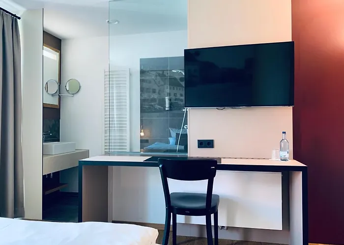ホテル Stadthotel Kachelofen クルムバハ