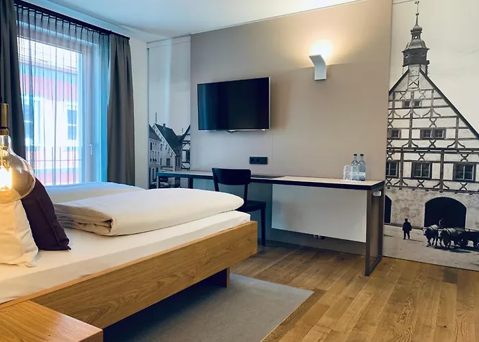 Stadthotel Kachelofen ホテル クルムバハ