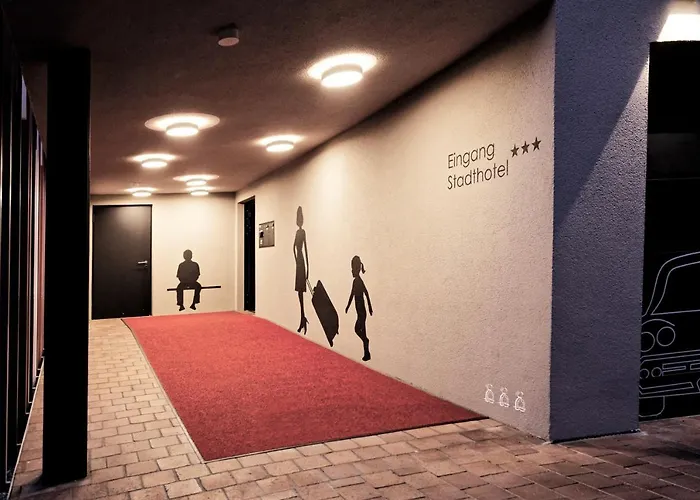 ホテル Stadthotel Kachelofen クルムバハ