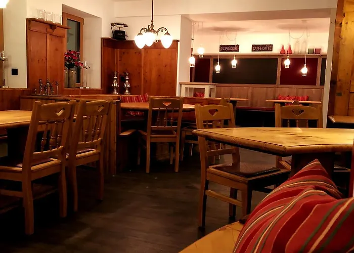 Stadthotel Kachelofen 3* クルムバハ
